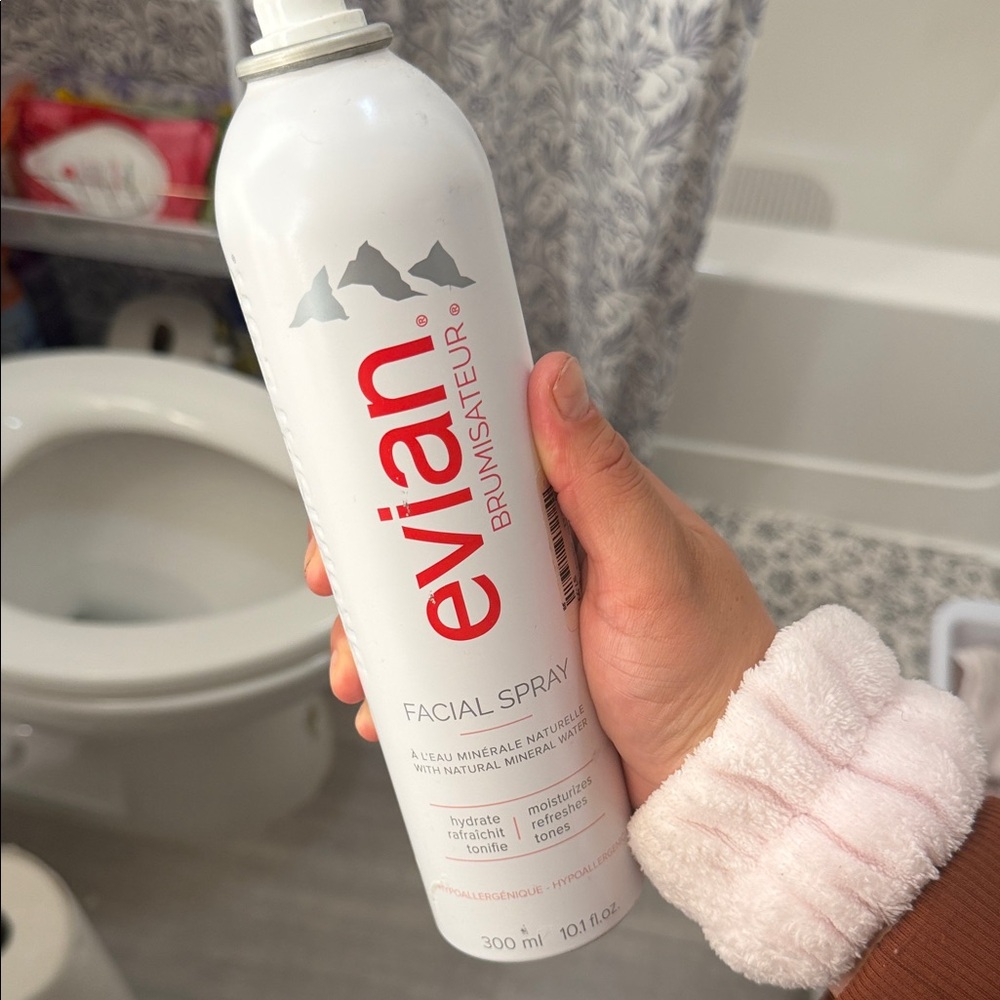 Levian Facial Spray - Refreshing Red and White